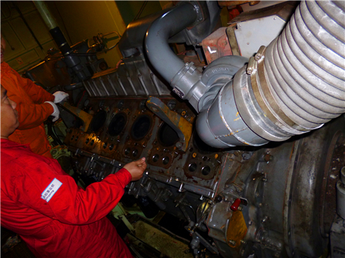 三菱R16柴油发动机进排气系统的拆卸、检测