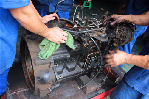 John Deere约翰迪尔强鹿柴油机油泵和机油压力调节阀零件图册